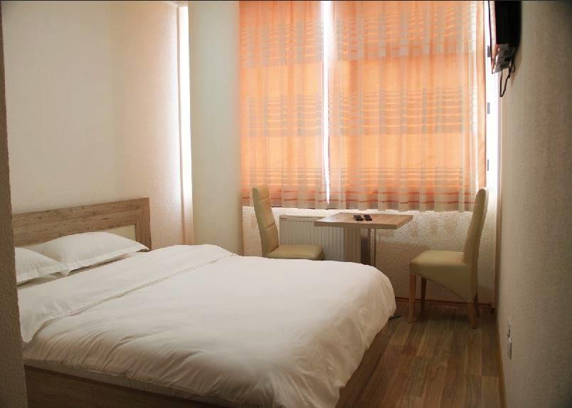 Bolero Hotel Ferizaj Esterno foto