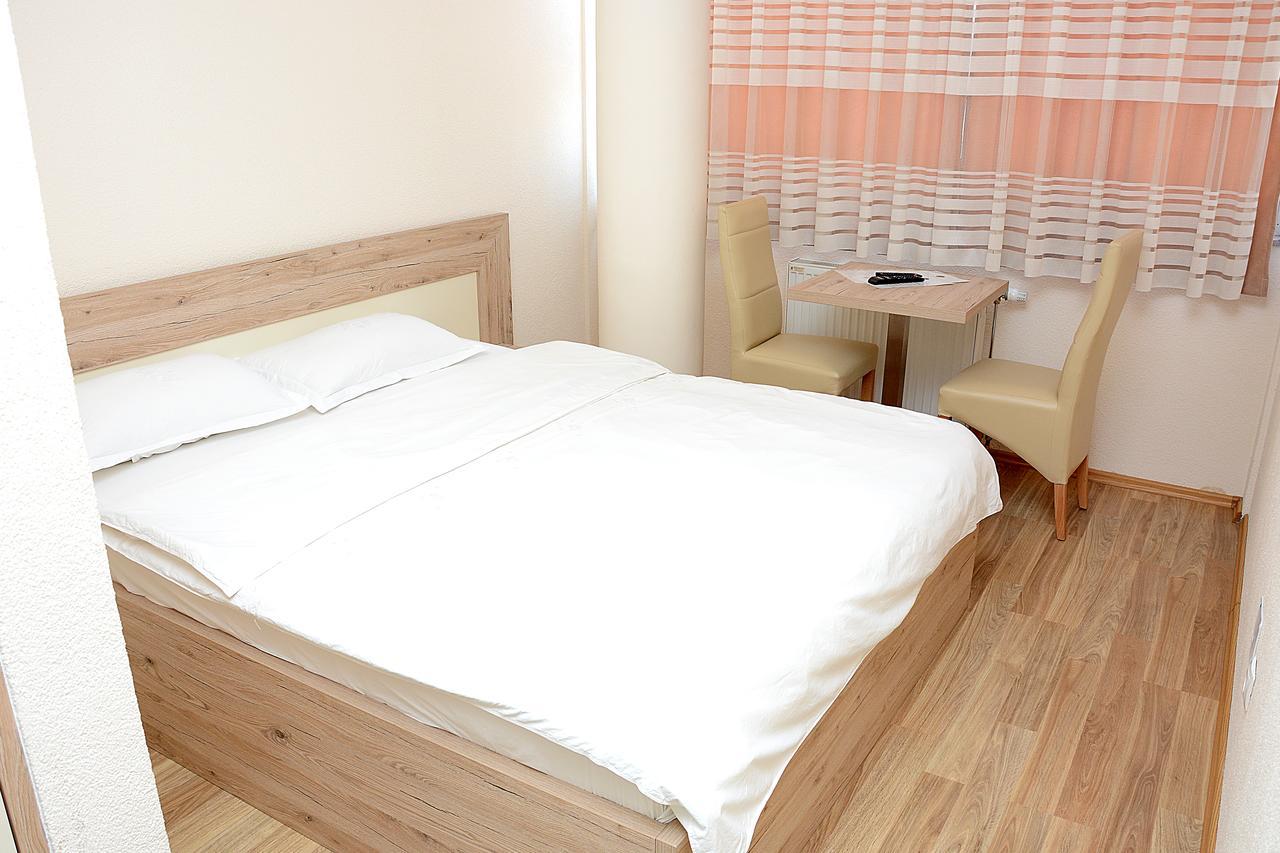 Bolero Hotel Ferizaj Esterno foto