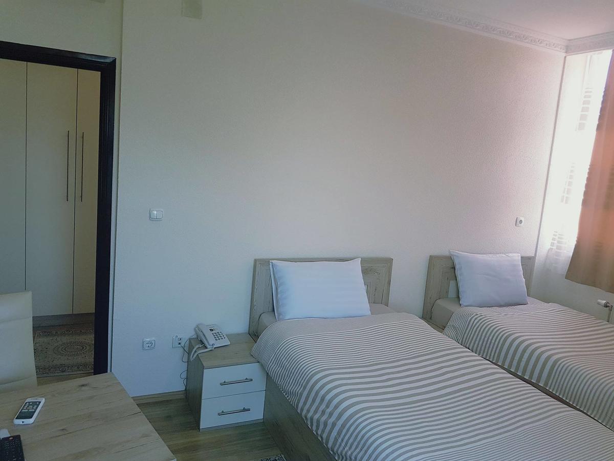 Bolero Hotel Ferizaj Esterno foto