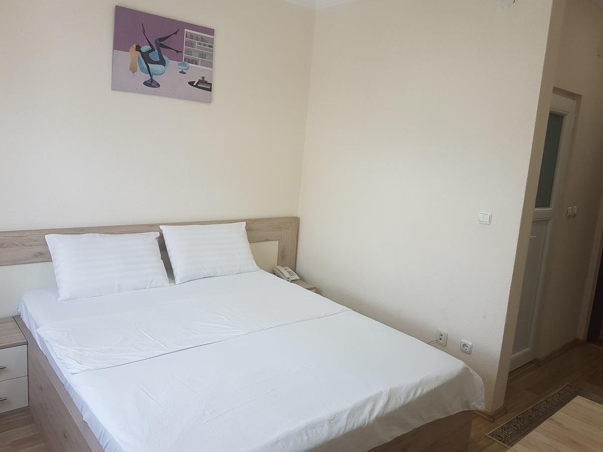 Bolero Hotel Ferizaj Esterno foto